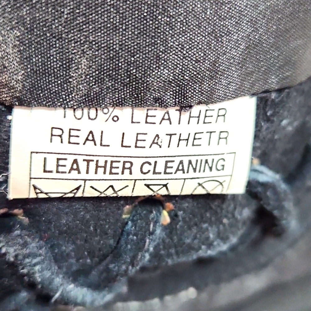 VTG Gold Wing Touring Association Alberta Large Logo Black Suede Vest (Size 44) - Picture 12 of 13